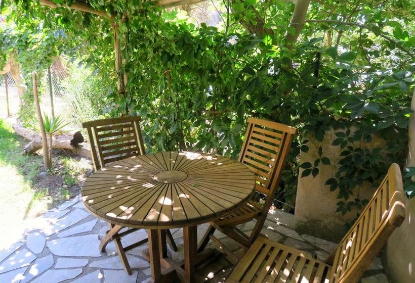 هتل La Calanque De Figuerolles