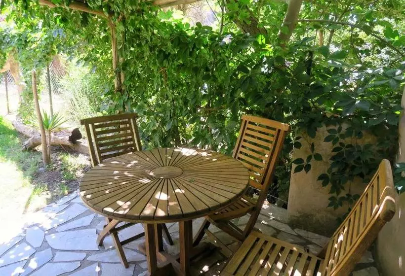 Hotelli La Calanque De Figuerolles