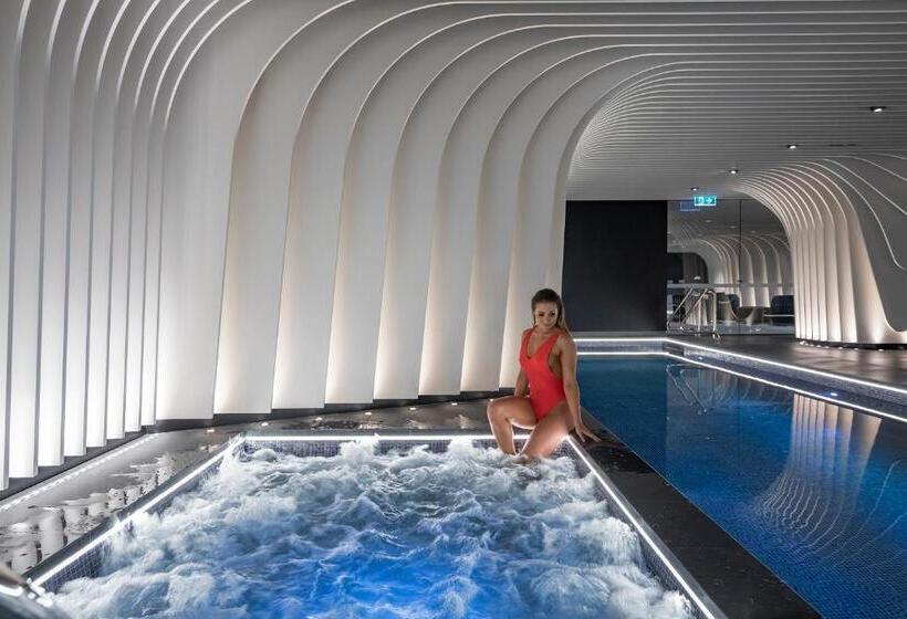 Отель Skye Suites Sydney