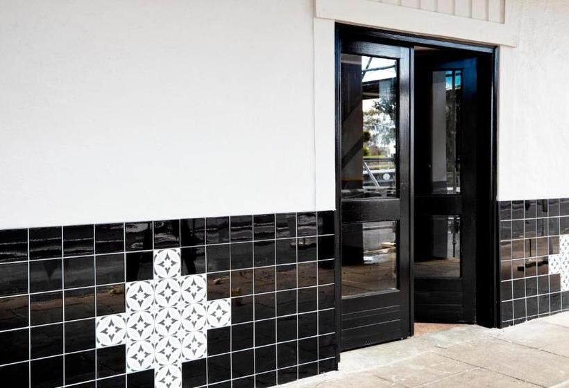 The Royal Hotel, Drouin