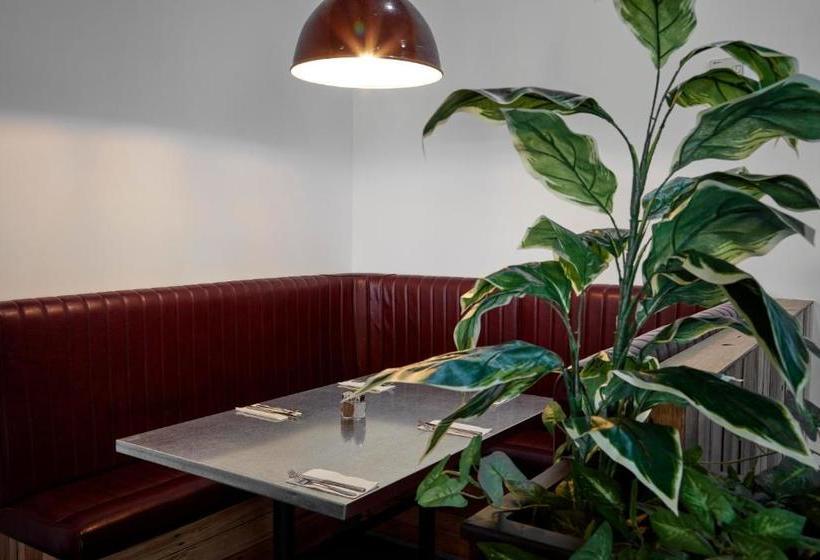 The Royal Hotel, Drouin