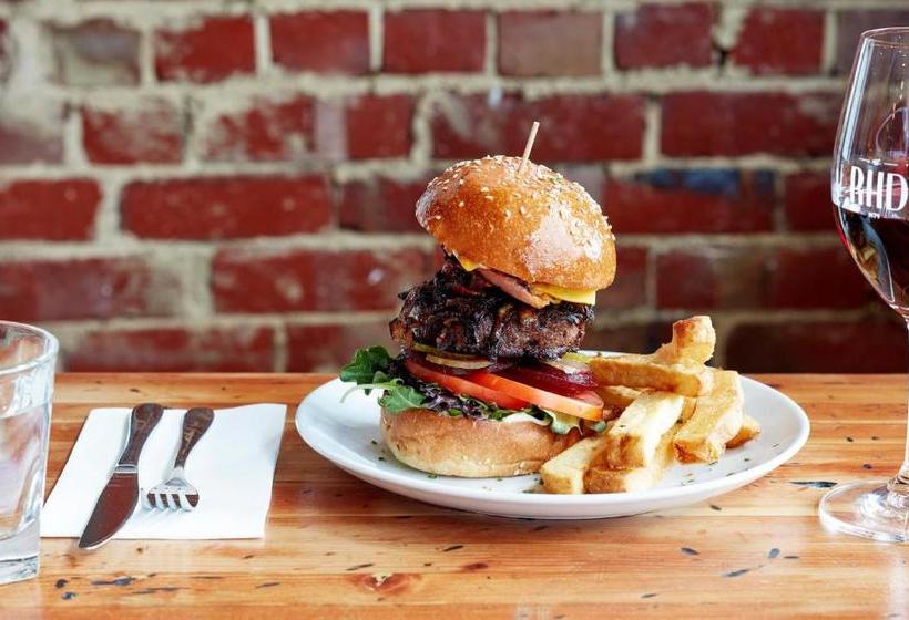 The Royal Hotel, Drouin