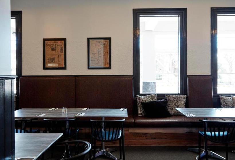 The Royal Hotel, Drouin