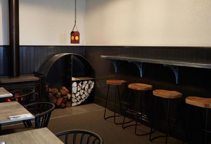 The Royal Hotel, Drouin