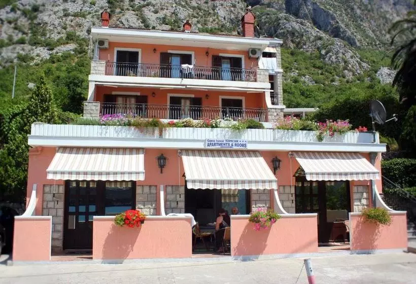 پانسیون Kadena Apartments