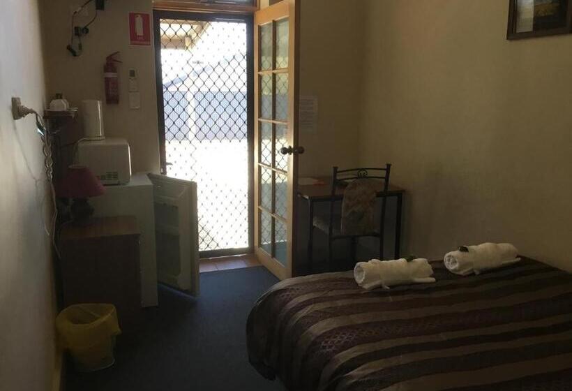 Truro Weighbridge Motel