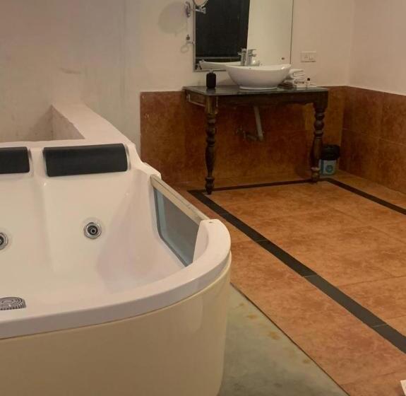 Tuli Veer Bagh Resort