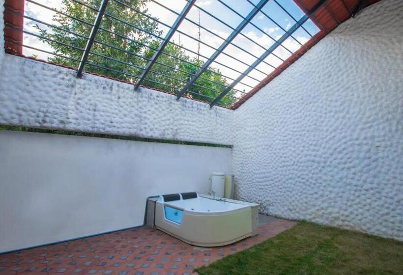 Tuli Veer Bagh Resort