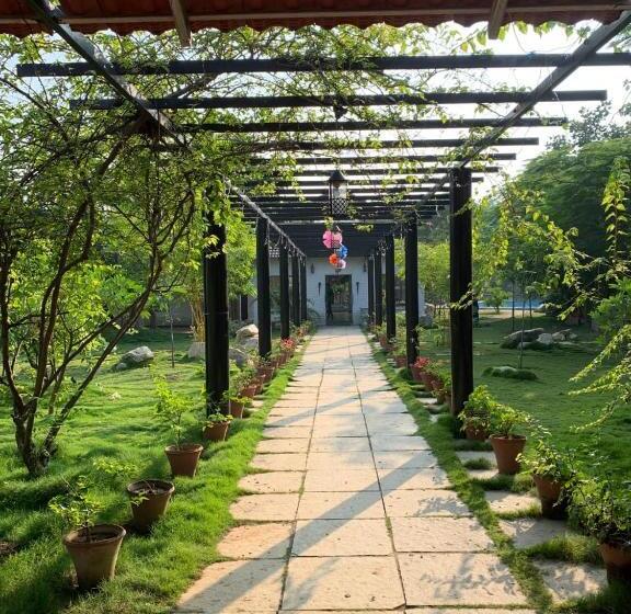 Tuli Veer Bagh Resort