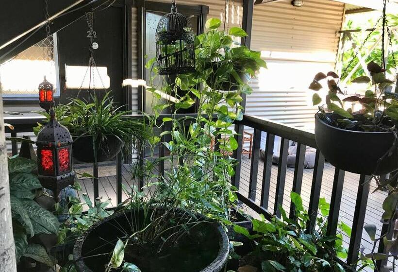 הוסטל Kimberley Travellers Lodge  Broome Yha