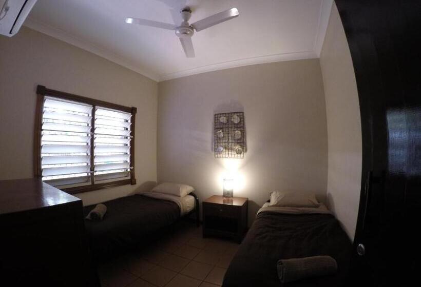 הוסטל Kimberley Travellers Lodge  Broome Yha