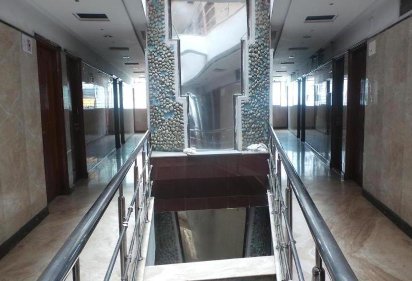 Отель Adarsha Palace