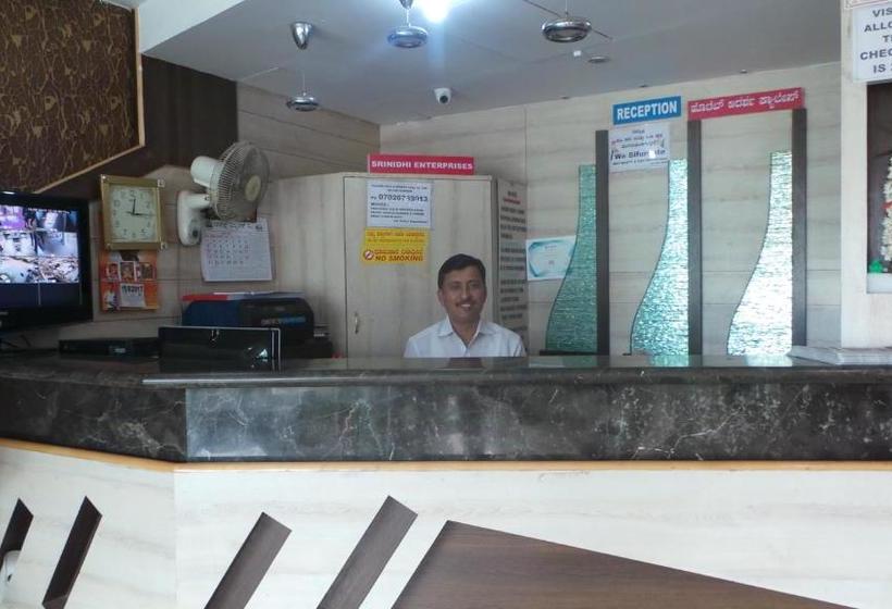 Отель Adarsha Palace