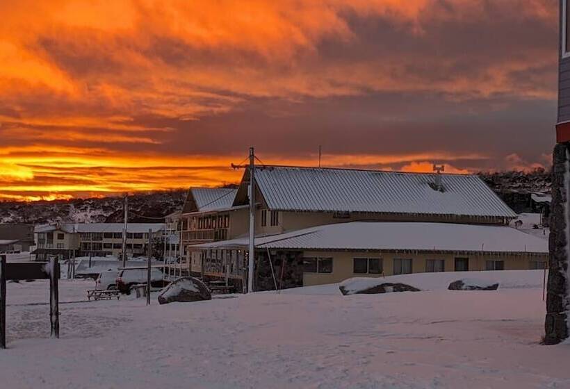 Отель Eiger Chalet