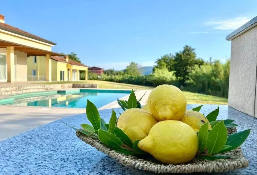 Le Village Sarzana
