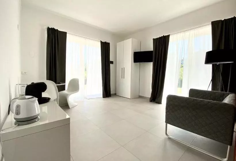 Le Village Sarzana