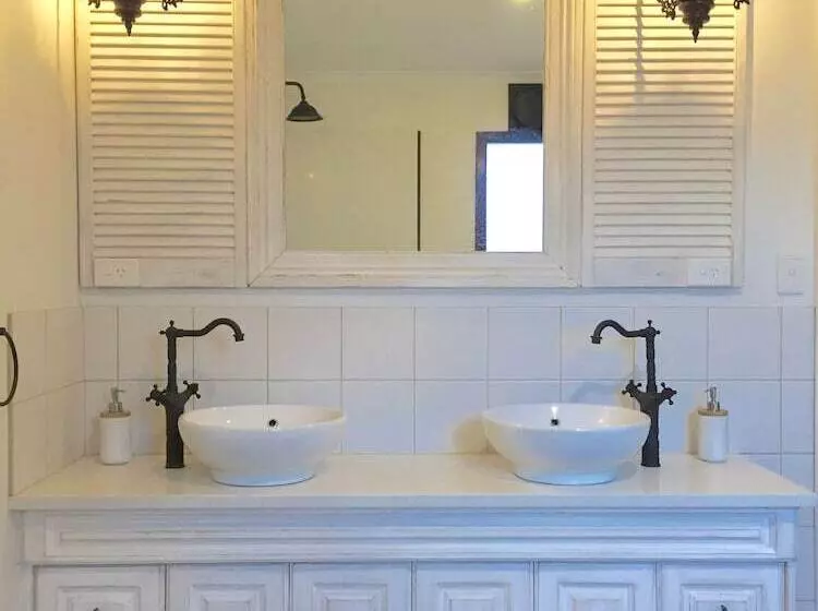 پانسیون Bakehouse  38 Restaurant & Guesthouse