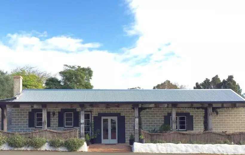 پانسیون Bakehouse  38 Restaurant & Guesthouse