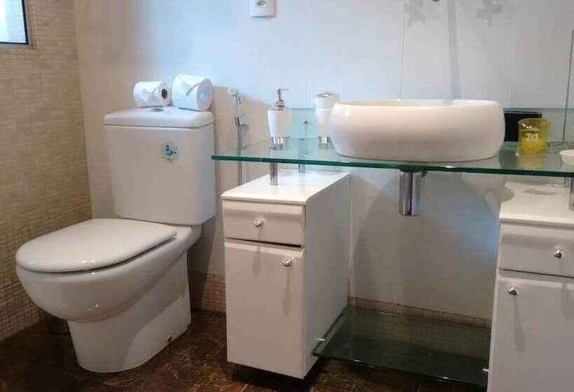 Refúgio Nômade Hostel