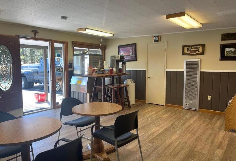 Saddle & Surrey Motel