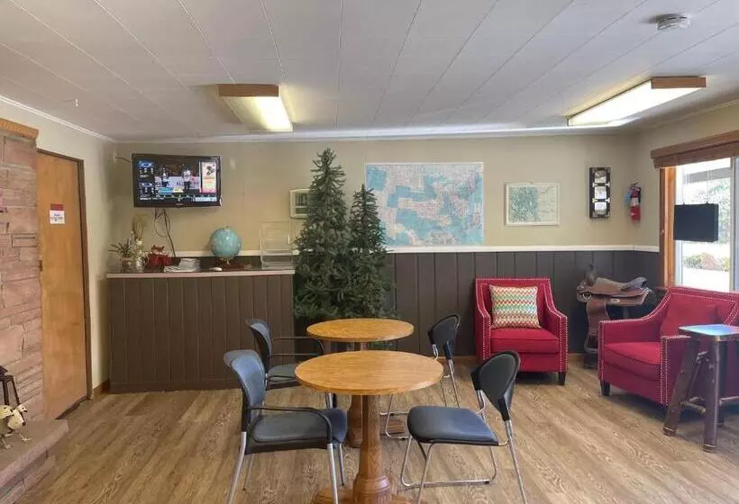 Saddle & Surrey Motel