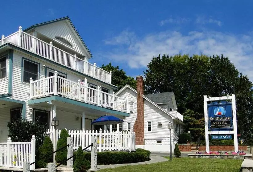 Studio East Motel