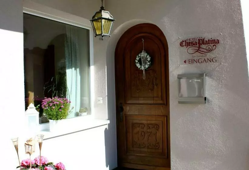 تختخواب و صبحانه Chesa Platina