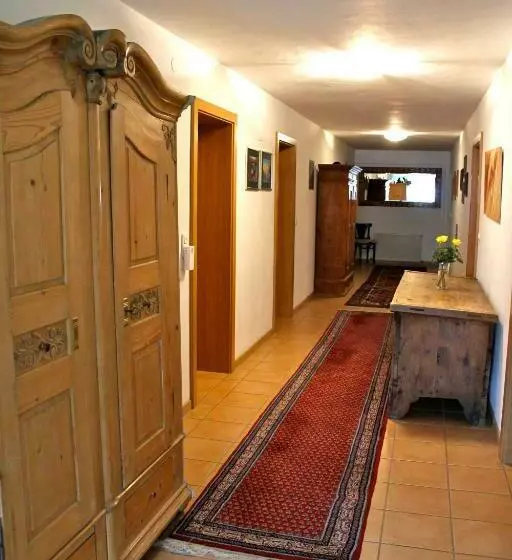 تختخواب و صبحانه Chesa Platina