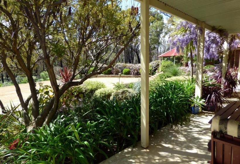 Country Charm Retreat B&b