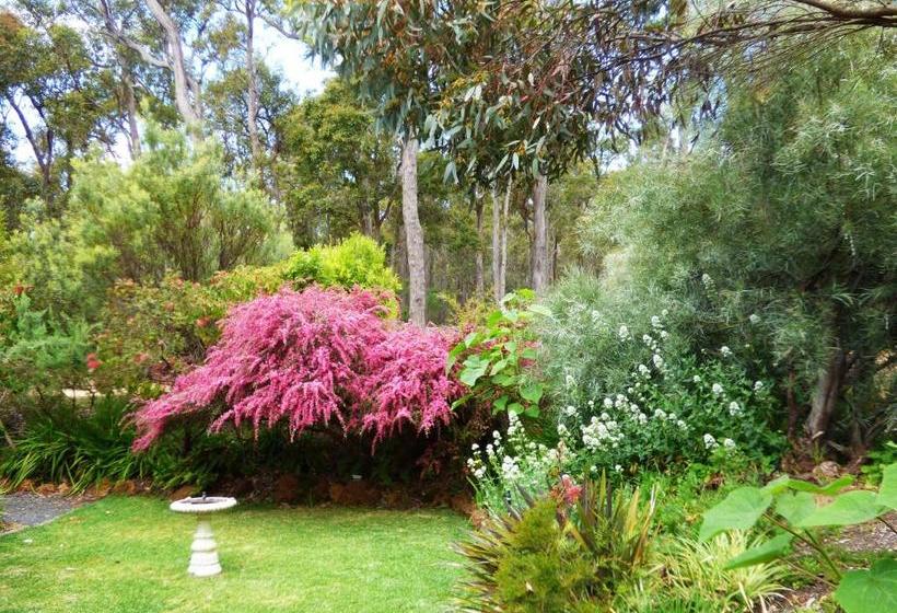 Country Charm Retreat B&b