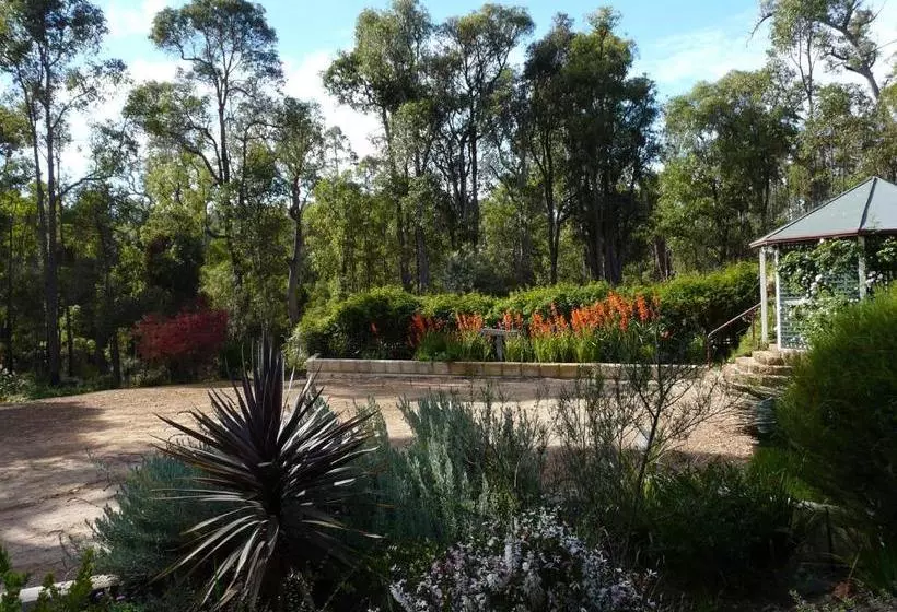 Country Charm Retreat B&b