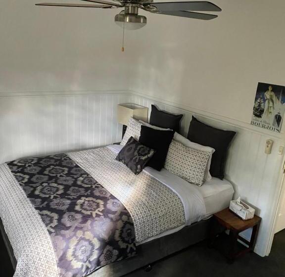 Creek Cottage Bed And Breakfast Traralgon