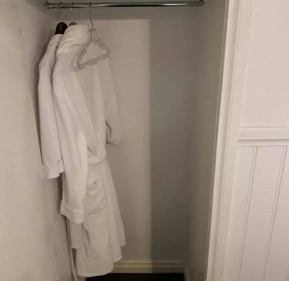 Creek Cottage Bed And Breakfast Traralgon