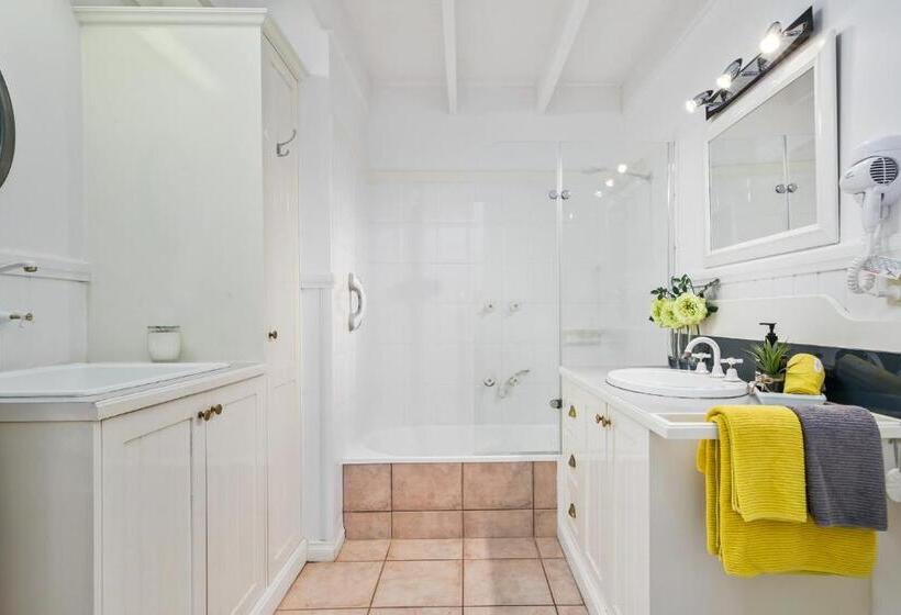 Creek Cottage Bed And Breakfast Traralgon