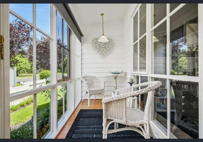 Creek Cottage Bed And Breakfast Traralgon