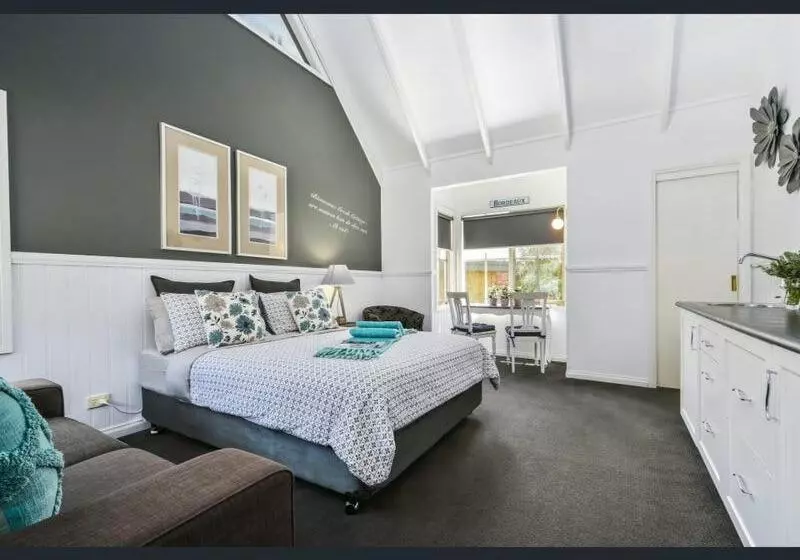 Creek Cottage Bed And Breakfast Traralgon