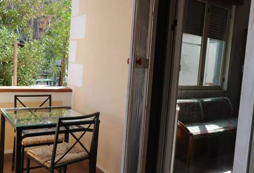 ホテル B&b L`oasi