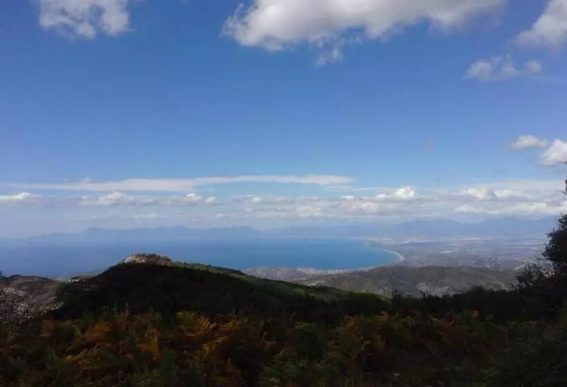 ホテル B&b L`oasi