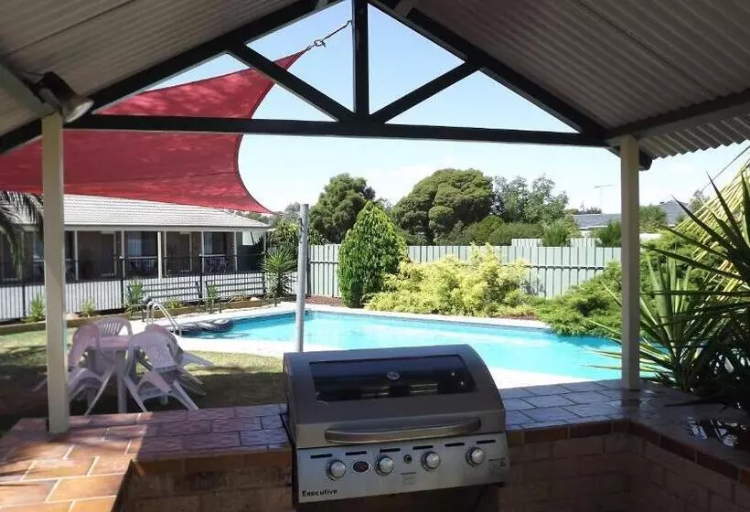 モーテル Culcairn Motor Inn