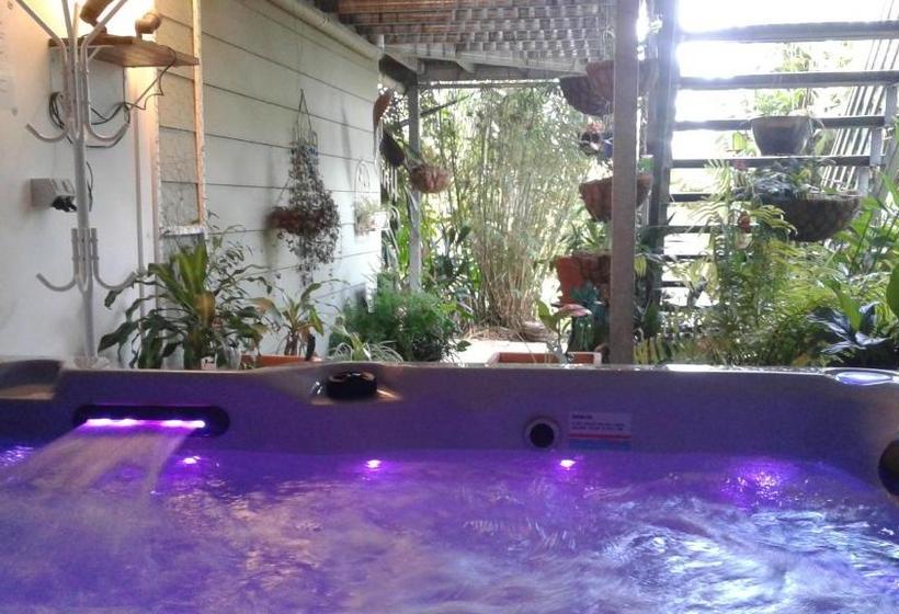 B&b Squeakygate Retreat