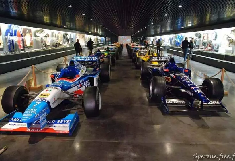 Aamiaismajoitus (B&B) Le Café Du Village   Bar à Cocktails & à Ambiance