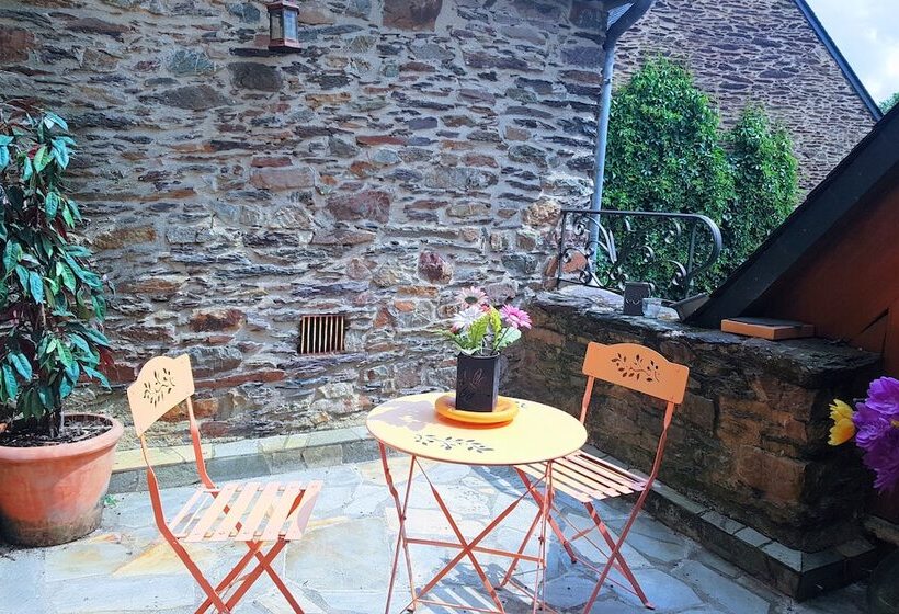 住宿加早餐 Le Café Du Village Bar à Cocktails & à Ambiance