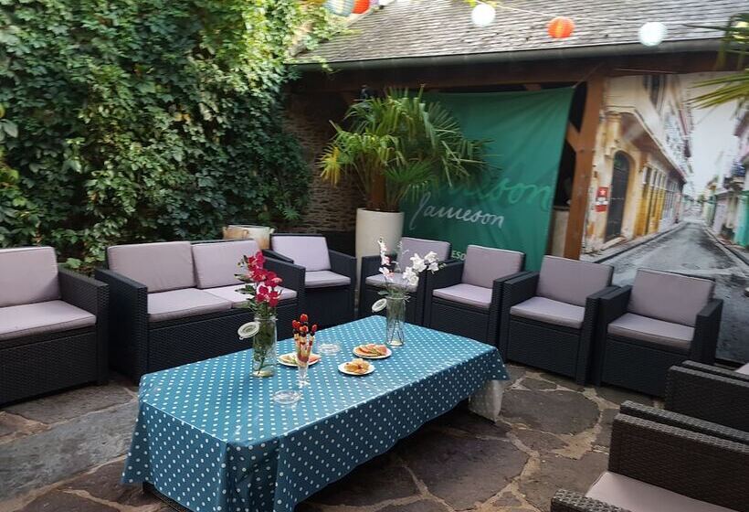 住宿加早餐 Le Café Du Village Bar à Cocktails & à Ambiance