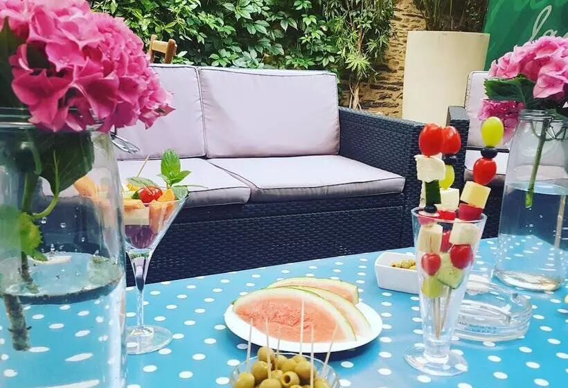 Aamiaismajoitus (B&B) Le Café Du Village   Bar à Cocktails & à Ambiance