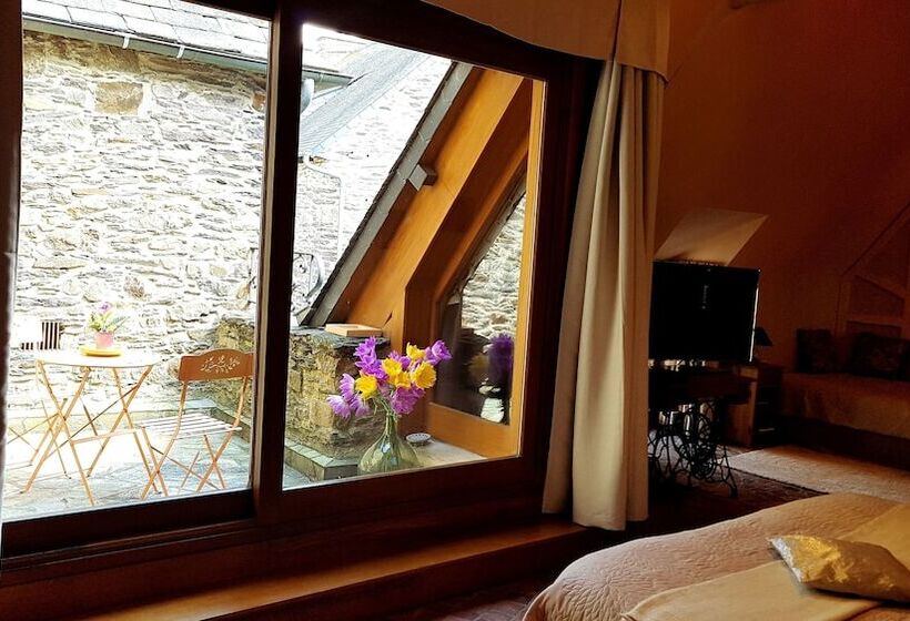 住宿加早餐 Le Café Du Village Bar à Cocktails & à Ambiance