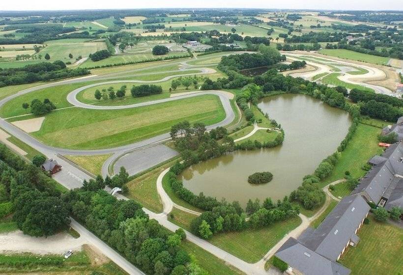 住宿加早餐 Le Café Du Village Bar à Cocktails & à Ambiance