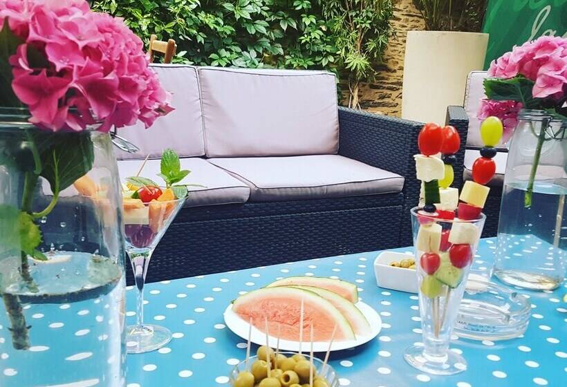 住宿加早餐 Le Café Du Village Bar à Cocktails & à Ambiance