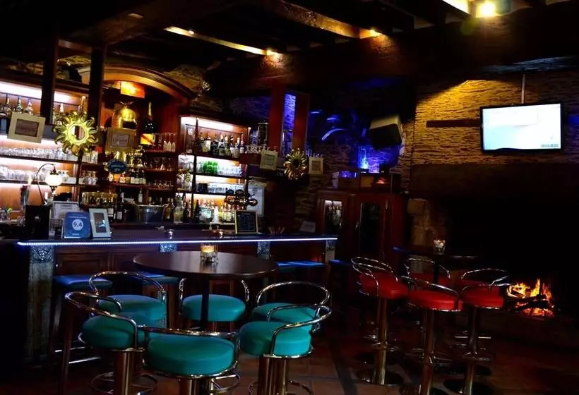 Aamiaismajoitus (B&B) Le Café Du Village   Bar à Cocktails & à Ambiance