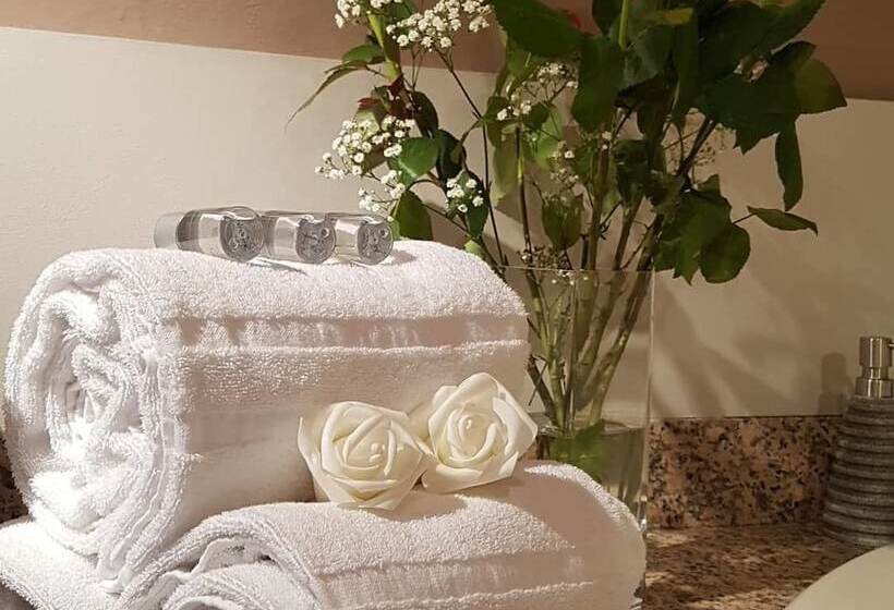 住宿加早餐 Le Café Du Village Bar à Cocktails & à Ambiance