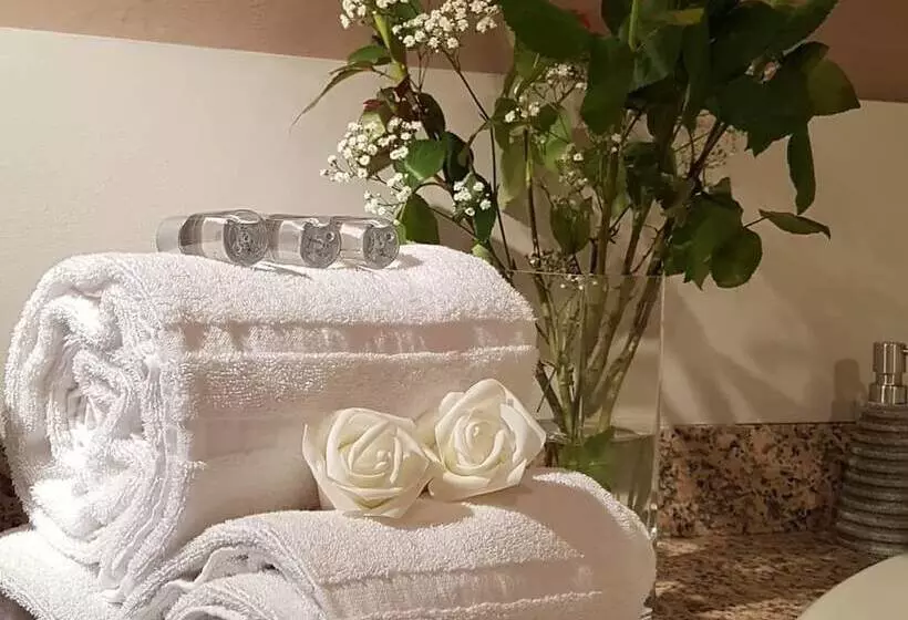 Aamiaismajoitus (B&B) Le Café Du Village   Bar à Cocktails & à Ambiance